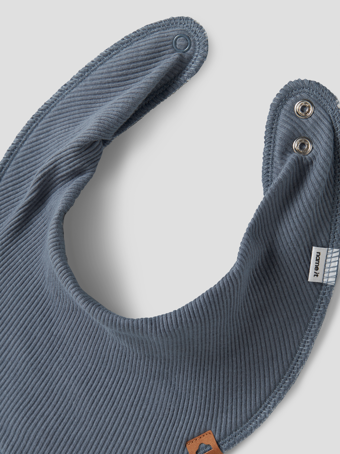 model_shot-front_full